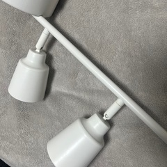 IKEA ライト 照明器具 ホワイト KNUTOBOの画像