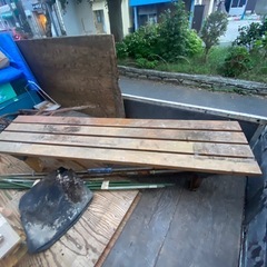 外に置く長椅子の画像