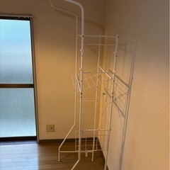 洗濯機の上の棚の画像