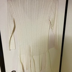 新品タグ付 Vネック ニットワンピース ミニワンピース ホワイトの画像