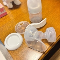 手動搾乳器1セットとボトル1本の画像