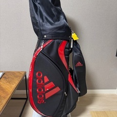 adidasのゴルフバックの画像