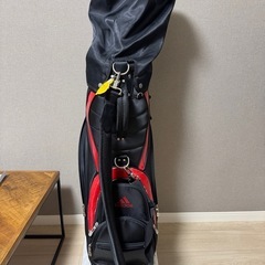 adidasのゴルフバックの画像
