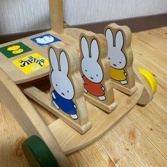 ミッフィー カタカタ手押し車の画像