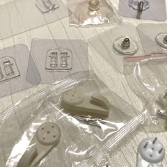 ※お譲り先決定※【無料で差し上げます】いろいろな種類の粘着フック、ピンフック 12点/壁取り付け　DIY 賃貸　画鋲の画像