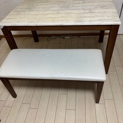 ダイニングテーブル、チェアの画像