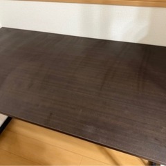 茶色のデスク（お話し中）の画像