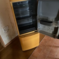 さしあげますカラフルな小型冷蔵庫の画像