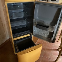さしあげますカラフルな小型冷蔵庫の画像