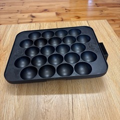 電気たこ焼器とケトルの画像