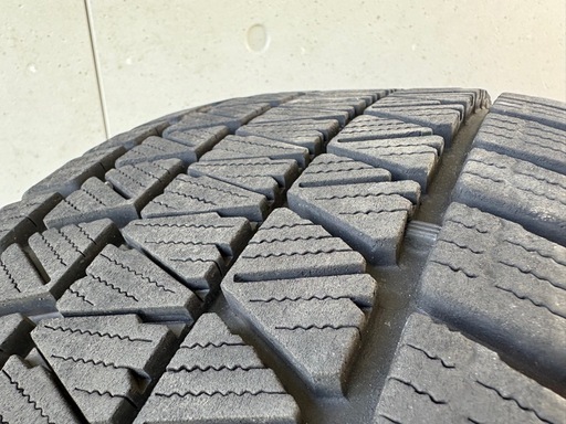 RAV4 ハリアー　ブリヂストン製　スタッドレス　225/60R18