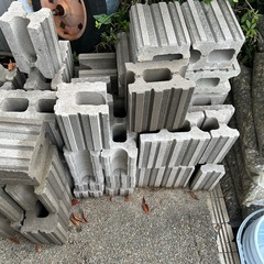持ち帰り放題‼️化粧ブロックたくさんの画像