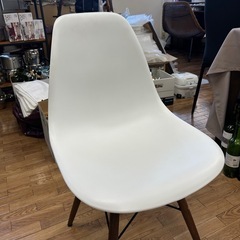イームズチェアの画像