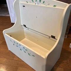 収納ベンチの画像