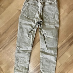 140cm ユニクロ　長ズボン　ベージュの画像