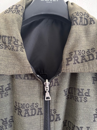 PRADA ロゴプリントジャケット グレー