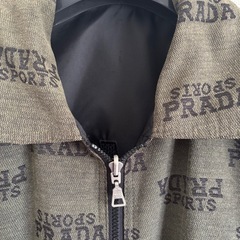 PRADA ロゴプリントジャケット グレーの画像