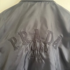 PRADA ロゴプリントジャケット グレーの画像