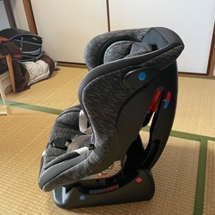 チャイルドシート 黒色の画像