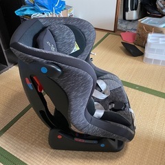 チャイルドシート 黒色の画像