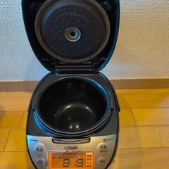 炊飯器　タイガー　5.5合炊き　JKT-J101　IH炊飯ジャー〈炊きたて〉　中古品の画像