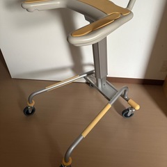 東京　神奈川　パラマウント製　歩行器 リハビリ 介護 介護用品 歩行訓練の画像