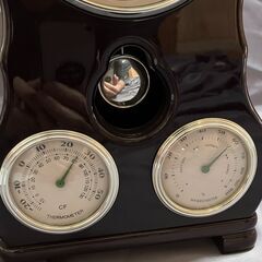 クオーツ置時計　温湿度計付きの画像
