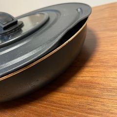 THERMOSのフライパン蓋付きの画像