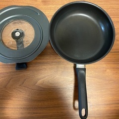 THERMOSのフライパン蓋付きの画像
