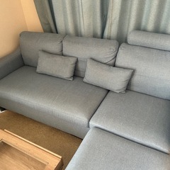 ソファとテーブル　の画像