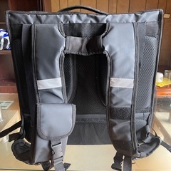 ウーバーイーツuber eats 配達用バッグ　uber eats 正規品　デリバリー リュック  仕切り付 UberEats  折り畳み 大容量　バッグ リュックサックの画像