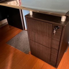 段違いデスクの画像