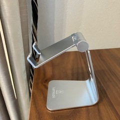 角度調整可能　スマホスタンド　シルバーの画像
