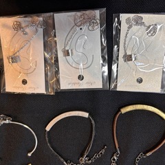 アクセサリー、ブレスレットなどの画像