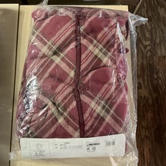 これから寒くなる季節に☃️あったか着る毛布✨Lサイズ便利なポケット付き❗️丈130cm幅60cm袖58cm身長の目安約100〜180cm着たままでも動きやすい🏃‍♀️‍➡️MrMax赤白茶色の画像
