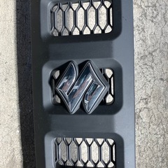 スズキジムニーシエラ純正フロントグリル　新車外しJB74Wの画像