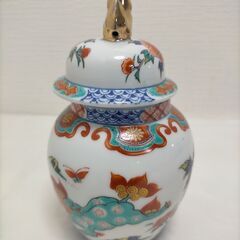  有田焼 寒山作 蓋付壺 金彩獅子摘み 牡丹 花鳥文 色絵磁器 磁器壺 骨董 アンティーク インテリア 飾壺　251006-2Tの画像