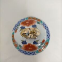  有田焼 寒山作 蓋付壺 金彩獅子摘み 牡丹 花鳥文 色絵磁器 磁器壺 骨董 アンティーク インテリア 飾壺　251006-2Tの画像