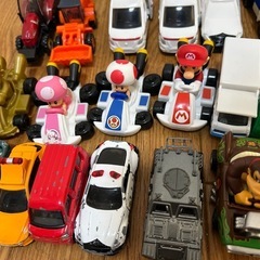 トミカ　車おもちゃまとめ売り35台の画像