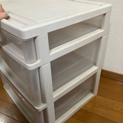 取引中　衣装ケースの画像