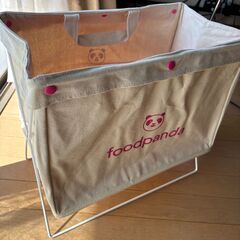 【新品未使用】折りたたみ式荷物置き　フードパンダ　FoodPandaの画像