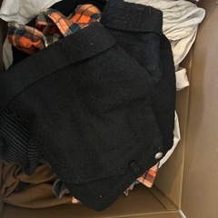 女性用のMサイズの洋服と少しの雑貨の画像