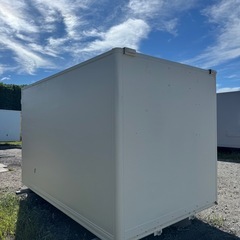 仕上げ済み！断熱材入り！スライド式横扉！バイクガレージ！使い勝手抜群！倉庫物置用 2トン保冷コンテナの画像