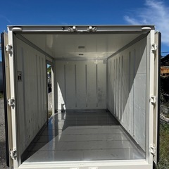 仕上げ済み！断熱材入り！スライド式横扉！バイクガレージ！使い勝手抜群！倉庫物置用 2トン保冷コンテナの画像