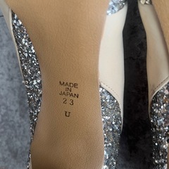 【美品】DIANA 23cm グリッター　パンプス　ベージュ　ポインテッドトゥの画像