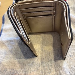 guess 財布の画像
