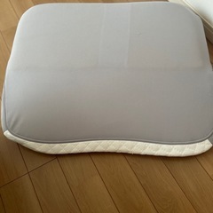 ニトリ　肩、首、背中を支える枕の画像
