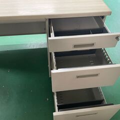 事務机　事務デスク　オフィスデスク　スチールデスク　机　　引取り限定の画像