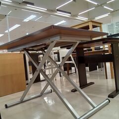 リユースのサカイ栃木店★ジモティ割あり★  昇降テーブル ブラウン W120×D75×H24～75 クリーニング済み TC10962の画像