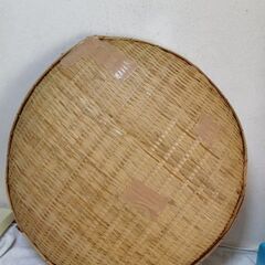 大きな竹ざるの画像